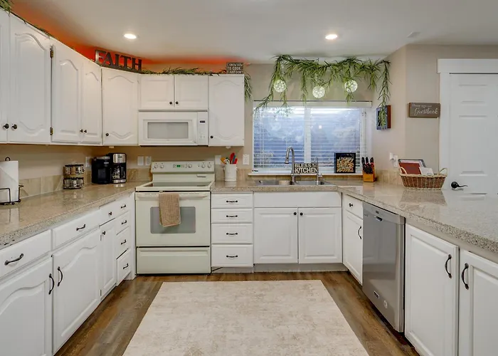 Game Room + Hot Tub: Salt Lake City Area Apt