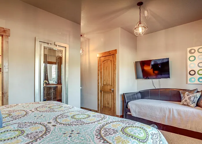 Ski, Hike & Relax: Eden Condo W/ Hot Tub Access