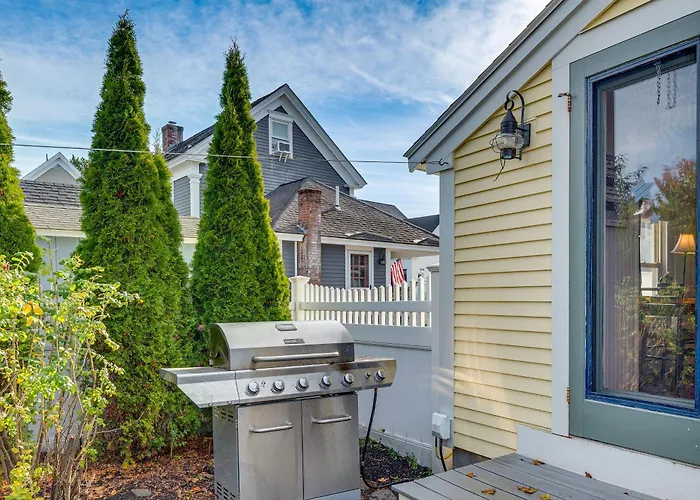 < 1 Mi To Beach! Kennebunk Cottage W/ Yard