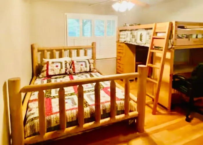 Eagle Mountain River Retreat