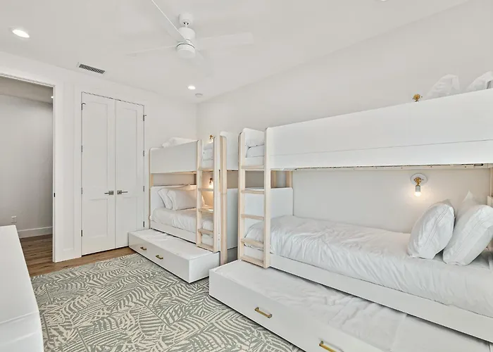Endless Summer Oasis- Luxury 5Br, Heated Pool, Elevator, Steps To Ocean!