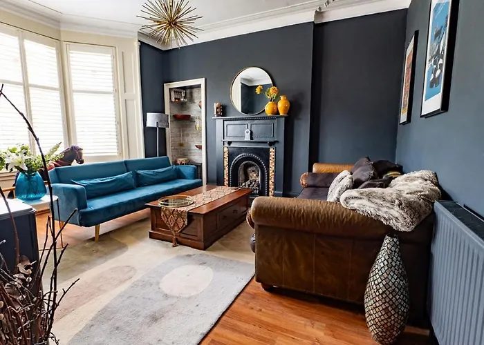 Traditional Apt Close To City Centre & Hampden