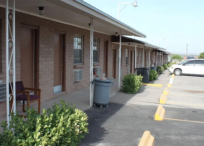 Deluxe Inn Motel