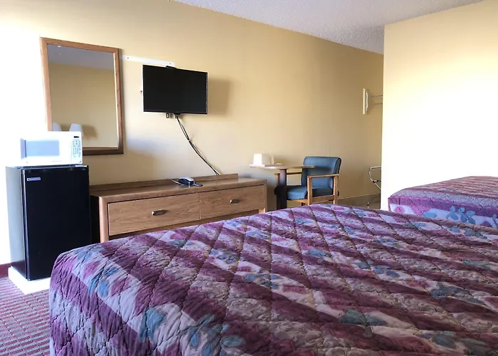 Deluxe Inn Motel