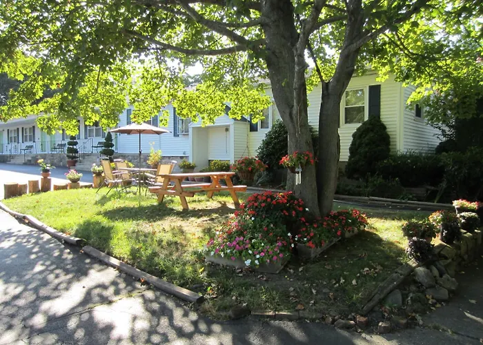 Founder'S Brook Motel And Suites
