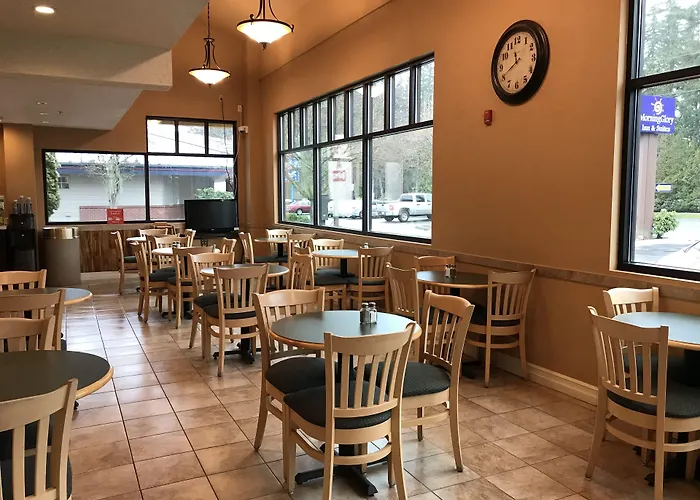 Morningglory Inn & Suites
