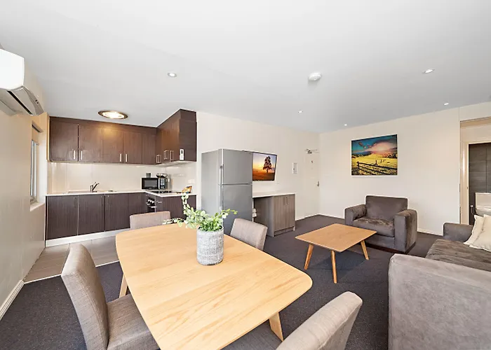 Carlton Suites