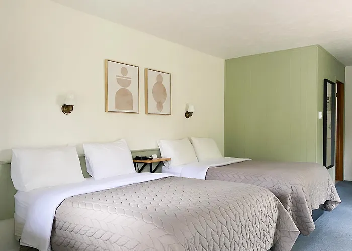 The River Hills Motel - Algoma, Wi - Near Door County