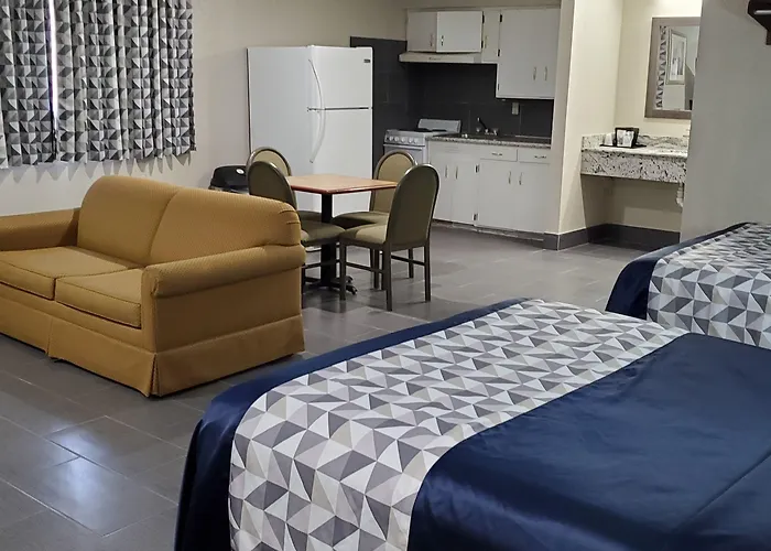 Crescent Park Motel & Suites