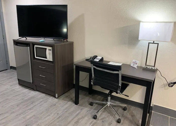 Crescent Park Motel & Suites
