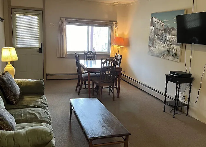 Brookside Motor Inn