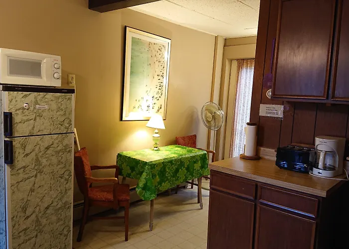 Brookside Motor Inn