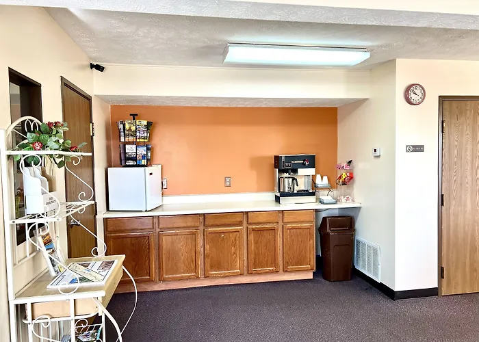 Baxter Inn 4 Less