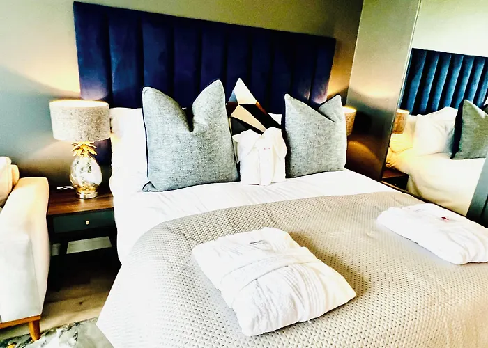 Urban Elephant Hotels, 16 On Bree