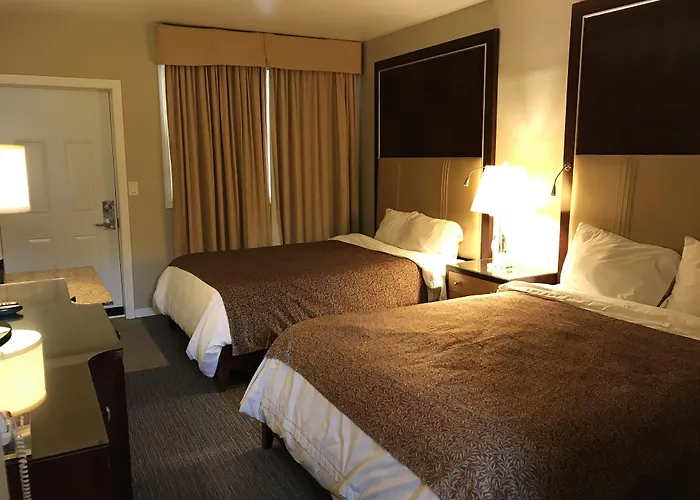Cardinal Court Motel