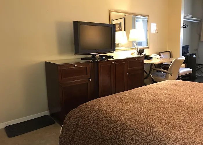 Cardinal Court Motel