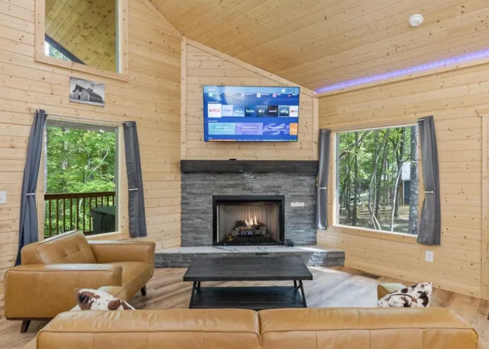 True Love Treehouse - Magic Above The Pines