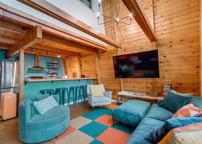 Charming Pinecrest Cabin W/ Private Deck