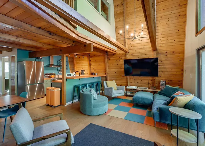 Charming Pinecrest Cabin W/ Private Deck