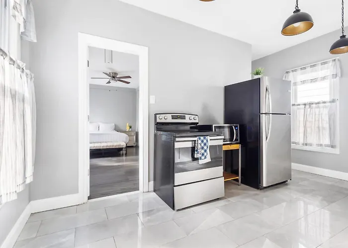 Modern 5Br Home Perfect For Families