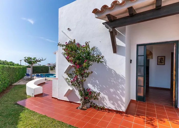Menorcan Villa With Sea View & Pool, Villa Lola