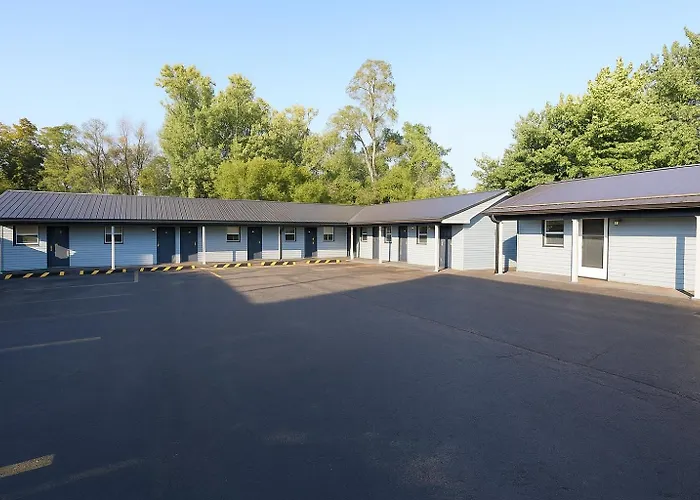Hillsboro Inn & Suites
