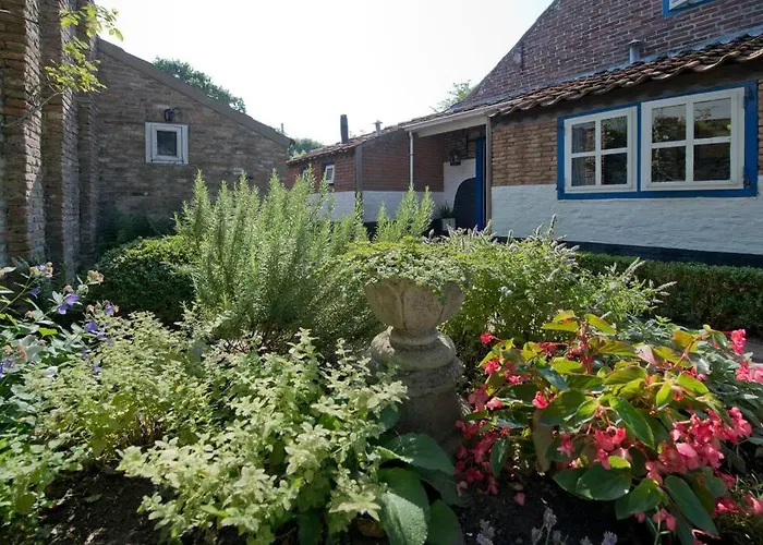 Charming House In Westenschouwen