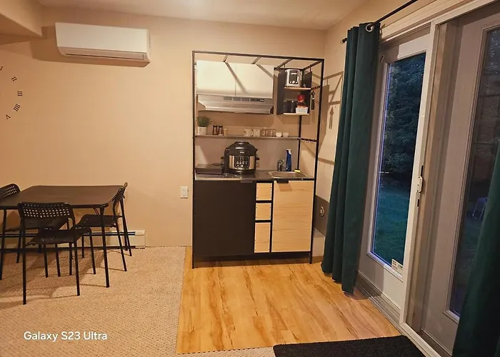 Cozy, Private Basement Suite