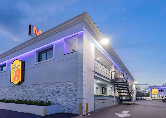 Super 8 By Wyndham Lindenhurst