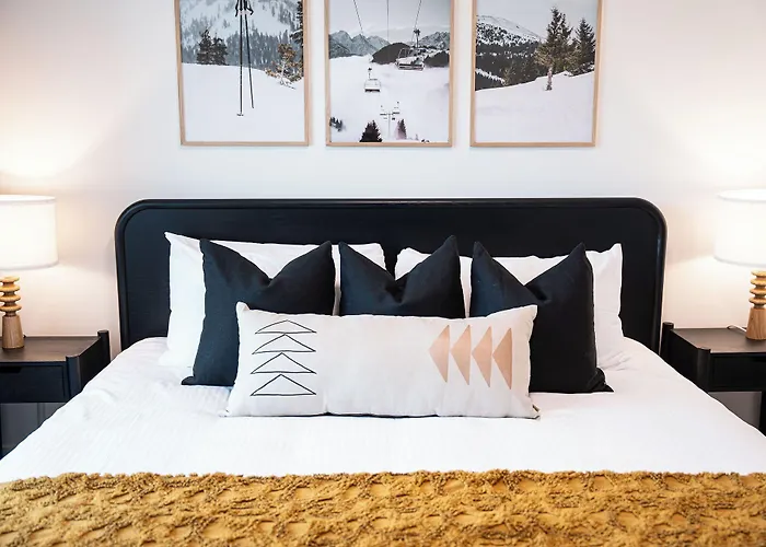 The Selkirk House By Revelstoke Vacations