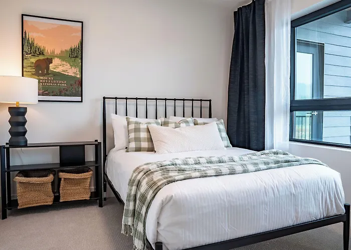 The Selkirk House By Revelstoke Vacations