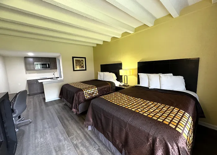 James River Inn & Suites