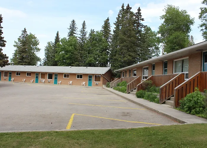 Pines Motel