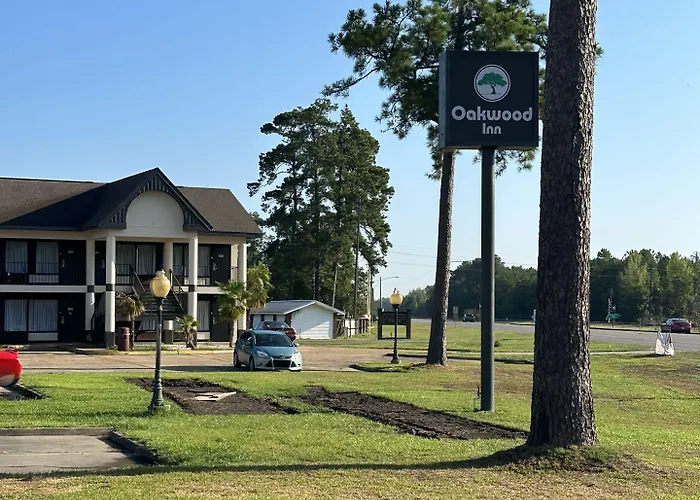 Oakwood Inn