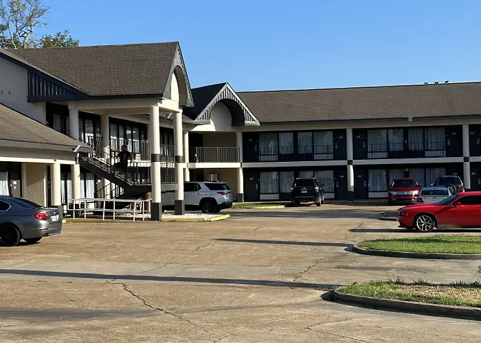 Oakwood Inn