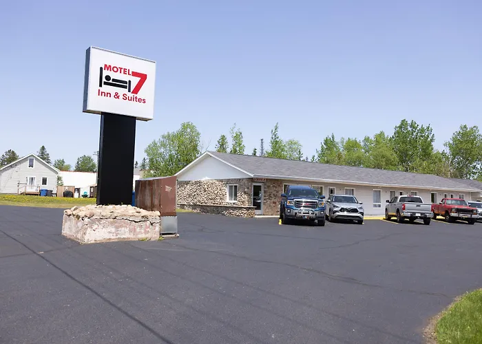 Motel 7 Inn & Suites