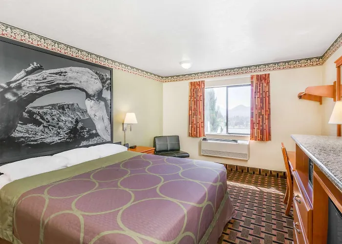 Super 8 By Wyndham Grants Pass