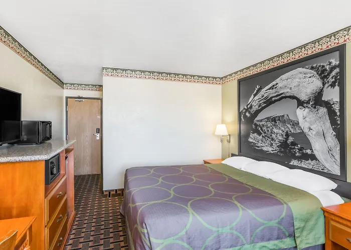 Super 8 By Wyndham Grants Pass