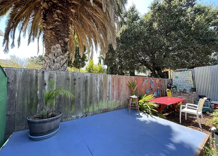 B-Love'S Guest House