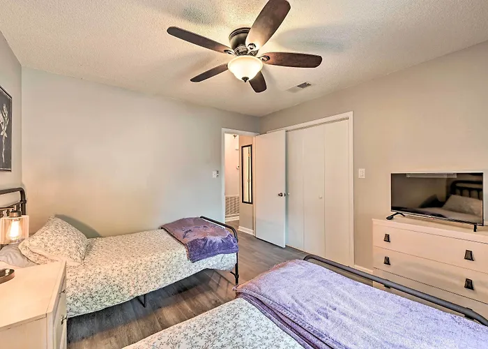 Lovely High Point Abode ~ 2 Mi To University!