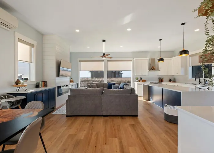 Brand-New Beach Retreat Hot Tub Sleeps 13