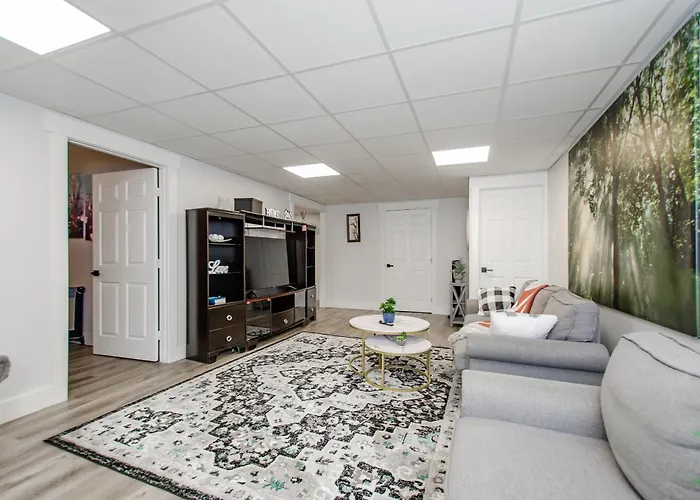 Private Luxury Suite- 2 Bedroom Sleeps 6