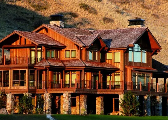 Authentic Two-Bedroom Suite Rental With Shared Hot Tub In Greater Yellowstone, Montana