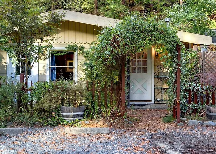 Secluded And Modern Cottage With A Fire Pit In Cazadero, California