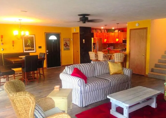 Lakeside Vacation Rental With Hot Tub Near Fort Wayne, Indiana