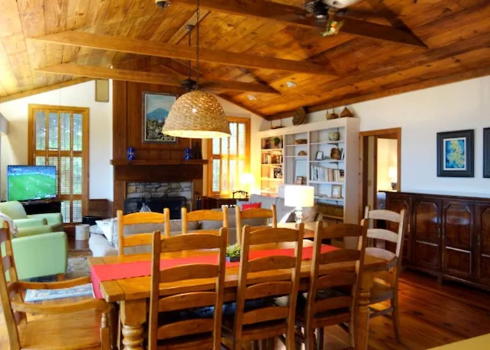 Secluded Cabin Nestled In The Woodlands Of Meadows Of Dan, Virginia