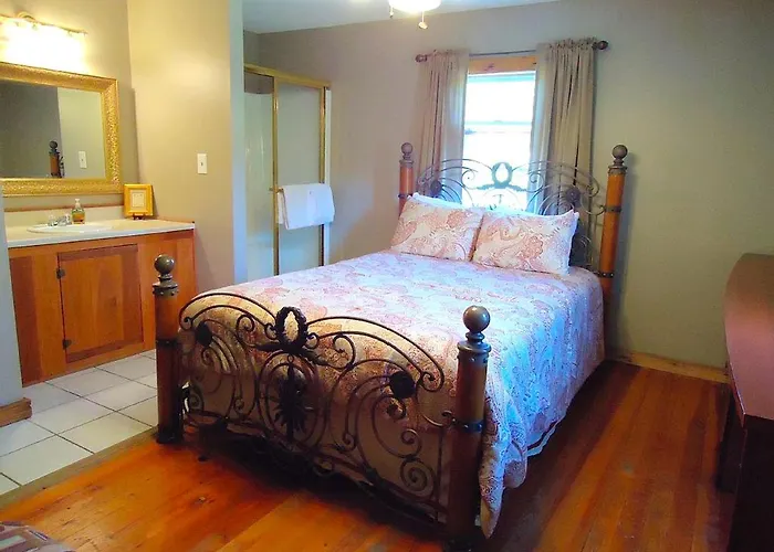 Spacious Vacation Rental For Large Groups On The Edge Of Hoosier National Forest, Indiana