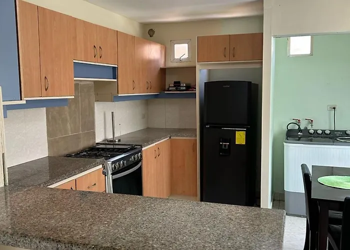 Casa Privada En Manta "Urbanizacion La Arboleda"