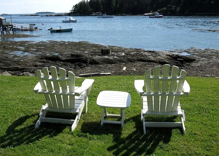 Scenic Cottage Rental Near The Beach On Casco Bay, Maine
