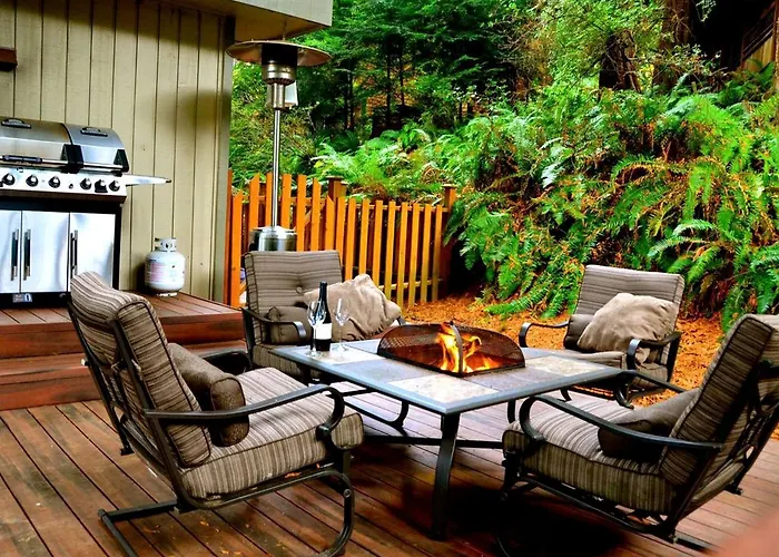 Stylish Lake Cabin With A Sauna And Hot Tub In Bellingham, Washington